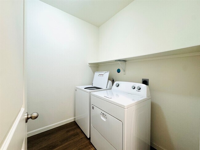 Building Photo - 1013 Pitch Pne Ct