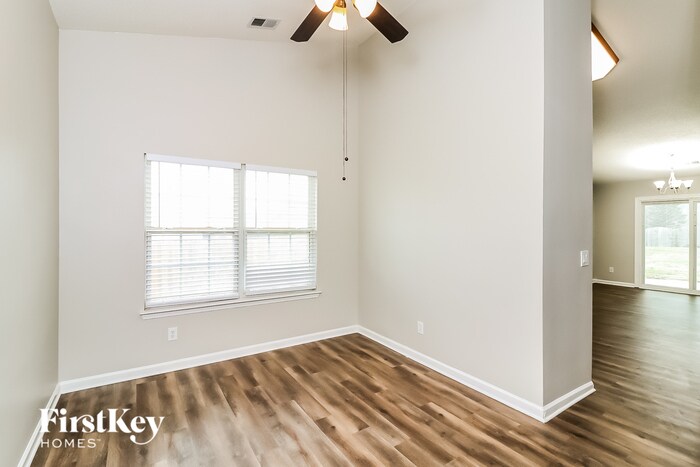 Building Photo - 127 Grandview Cir