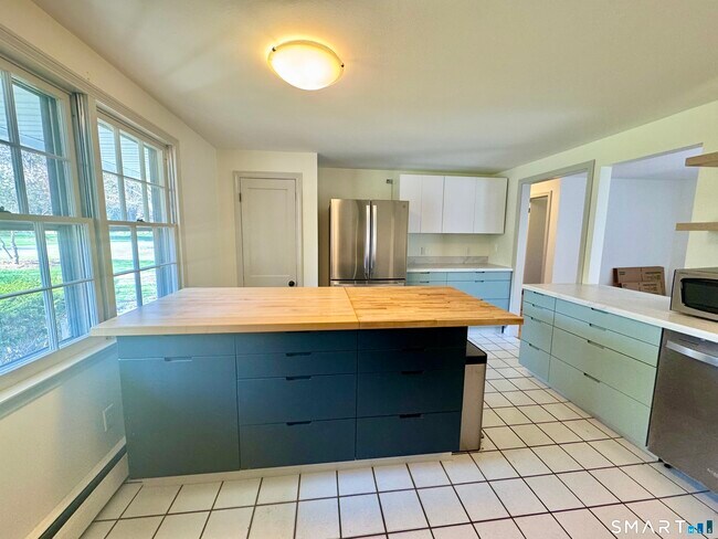 Building Photo - 14 Bower Rd