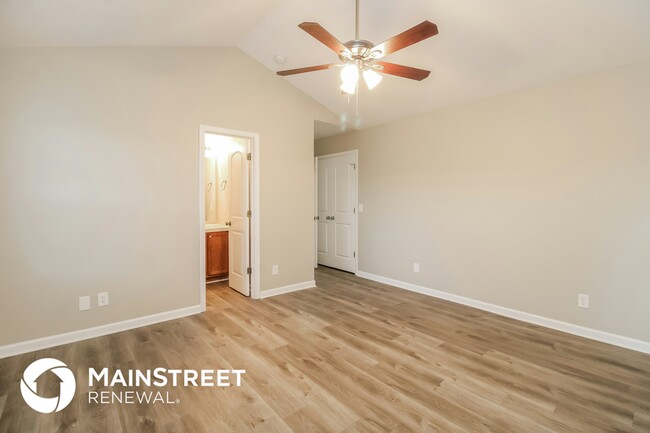 Building Photo - 3923 Springbrook Dr