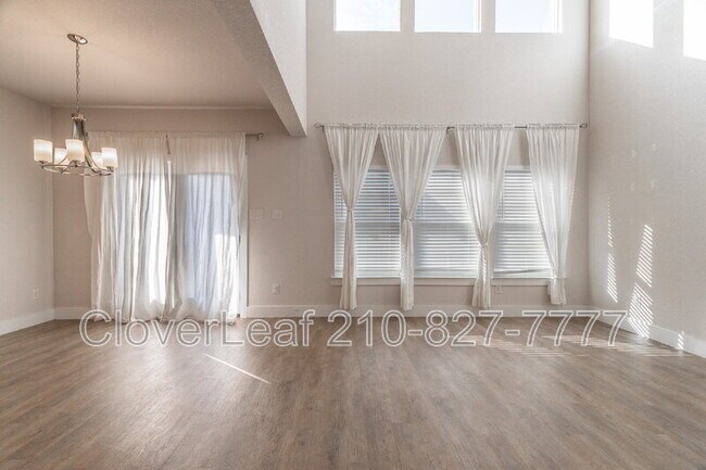 Building Photo - 272 Sapphire Dr