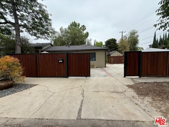 Building Photo - 18242 Rayen St