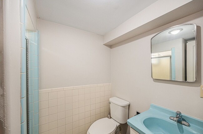 Building Photo - FURNISHED, Spacious 3 bedroom home in the heart of University!