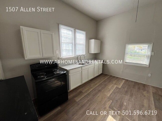 Building Photo - 1507 Allen St