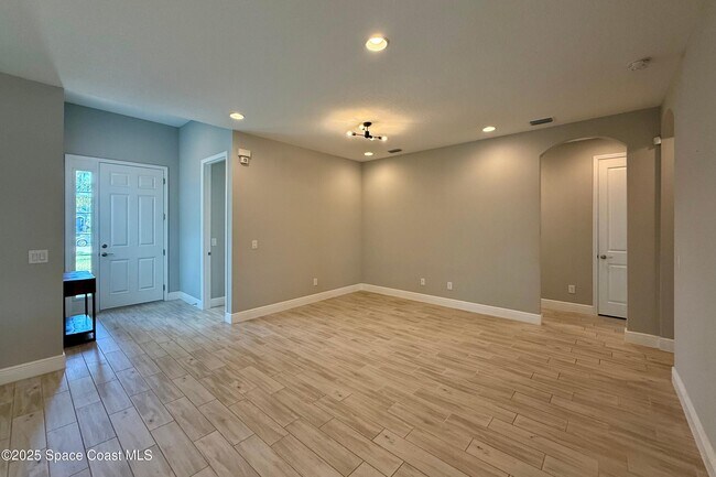 Building Photo - 3283 Casare Dr