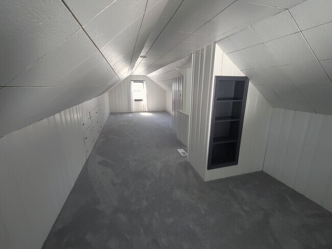 Building Photo - 1035 W 14 Mile Rd