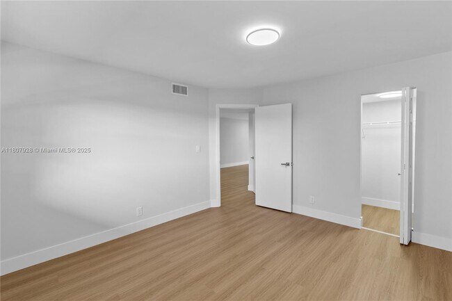 Building Photo - 7900 S Colony Cir