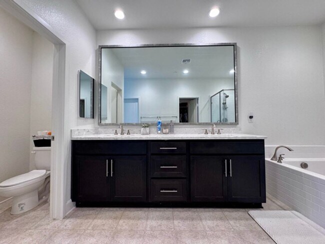Building Photo - Elegant 4 Bedroom, 4.5 Bathroom Home with ...