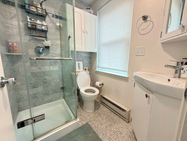 Building Photo - 46 Melrose St