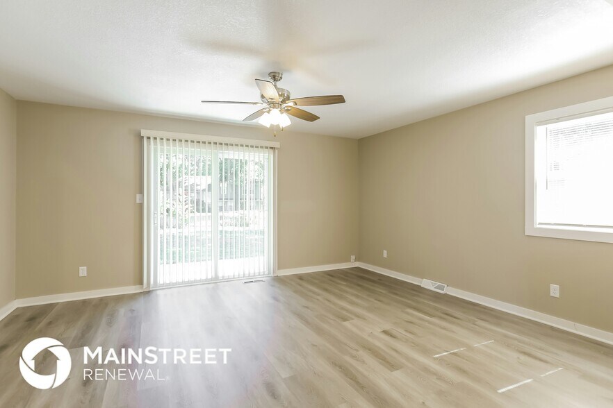 Building Photo - 503 NE Castle Dr
