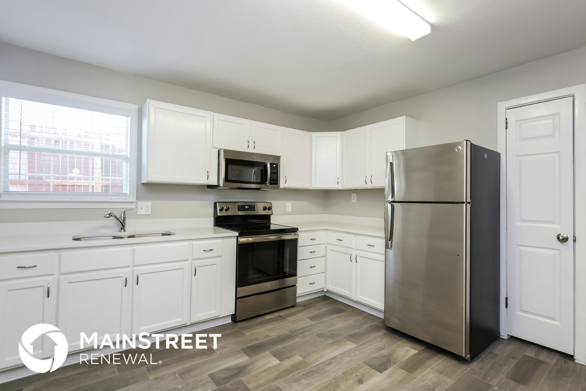 Building Photo - 1420 Paintbrush St