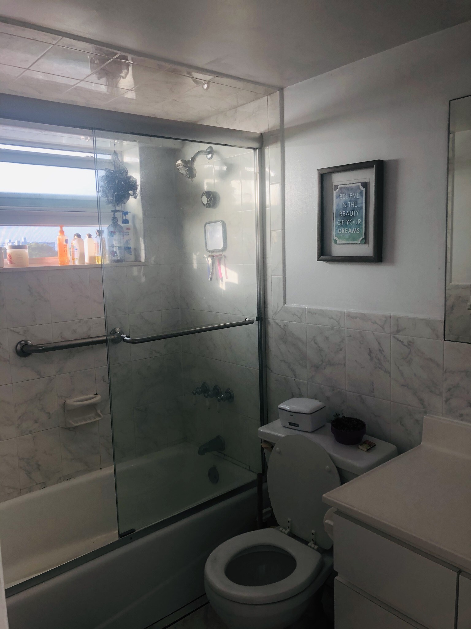 Building Photo - 7620 Carlyle Ave