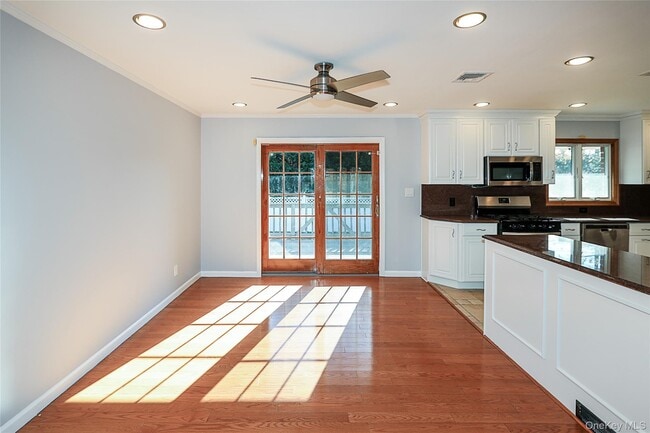 Building Photo - 91 Birchwood Park Dr