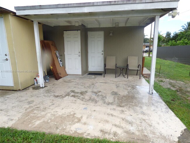 Building Photo - 19121 NE Miami Ct