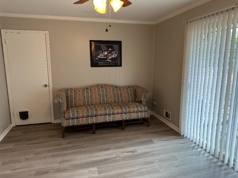 Building Photo - 2135 Vista Dale Ct