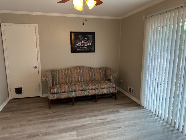 Building Photo - 2135 Vista Dale Ct