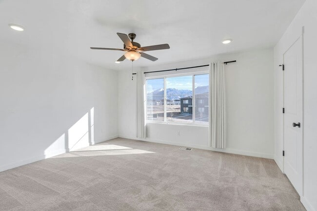 Building Photo - 923 S 950 W