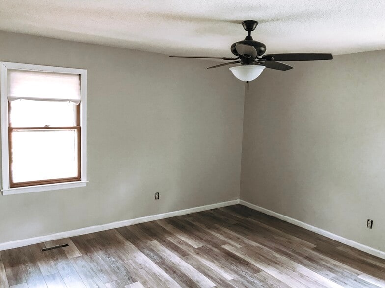 Building Photo - 300 Selkirk Trail