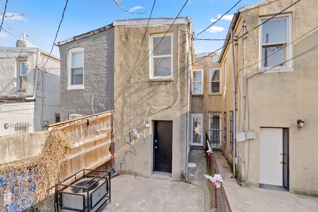 Building Photo - 418 N Collington Ave