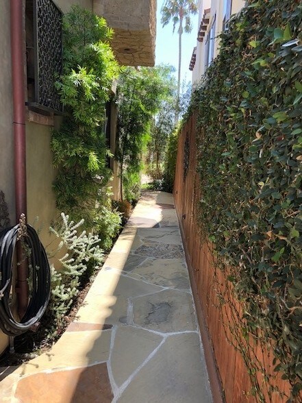 Building Photo - 220 Geneva Ave