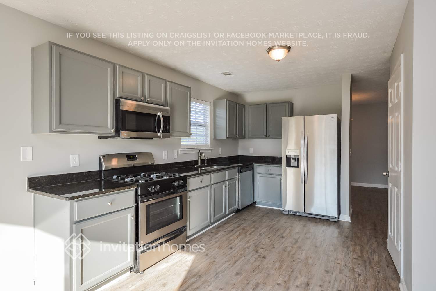 Building Photo - 423 Crested View Dr