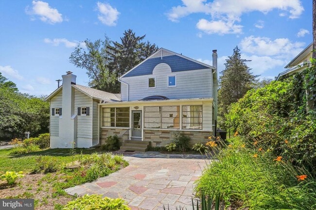 Building Photo - 8901 Montgomery Ave