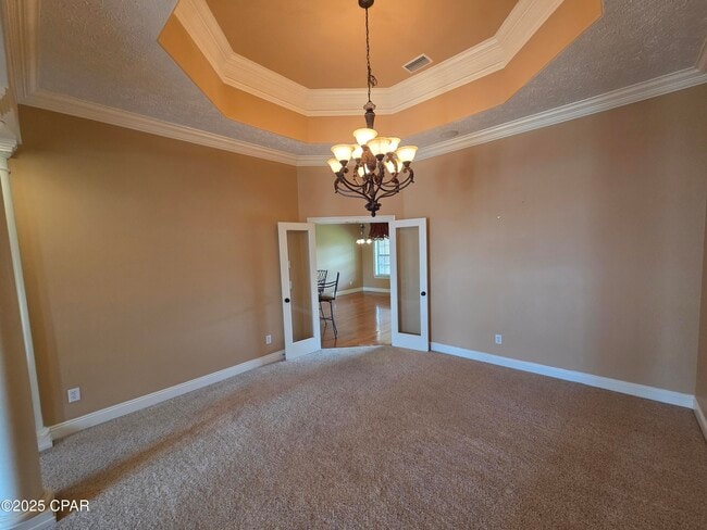 Building Photo - 3401 Hillcrest Dr