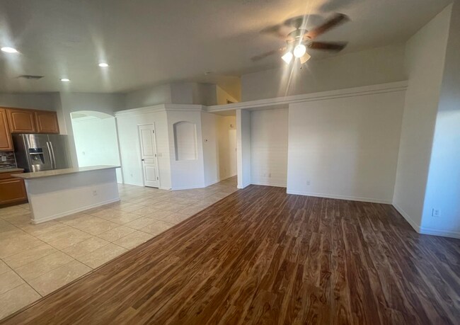 Building Photo - Charming 4 bed 2 bath home in the Ghost Ranch Communtity