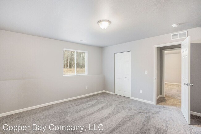 Building Photo - 4 br, 2 bath House - 5315 Eagle Glen Avenu...