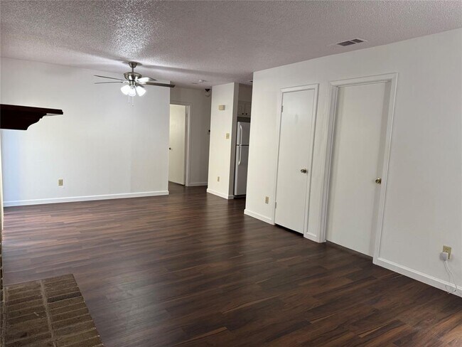 Building Photo - 12900 Hymeadow Dr