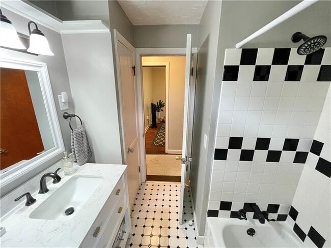 Building Photo - 454 Franklin St