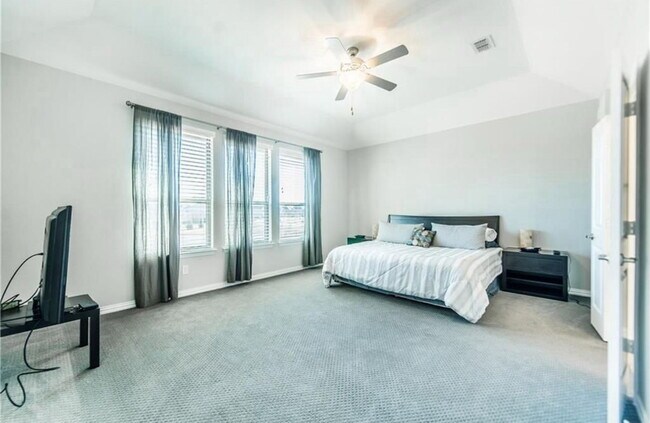Building Photo - Beautiful, exquisite home in the heart of ...