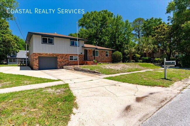 Primary Photo - 23 Driftwood Ave SW