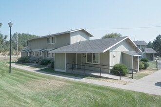 Building Photo - 1701 W 7th St