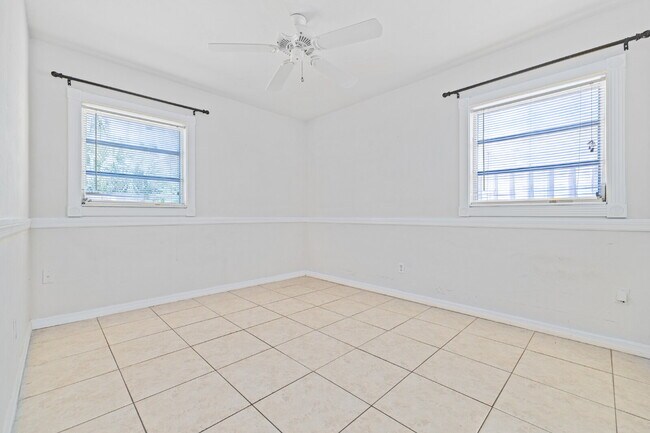 Building Photo - "Charming 4-Bedroom Tampa Home with 2 Full Baths and Spacious Layout!"