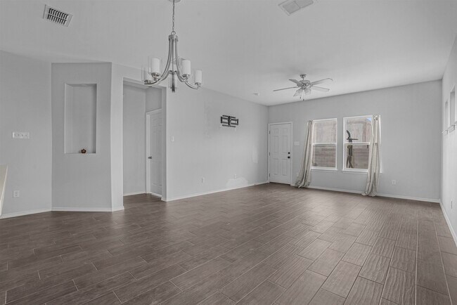 Building Photo - 1616 Tesis Drive