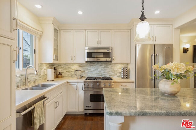 Building Photo - 1039 26th St