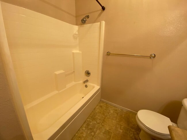 Building Photo - Cozy Home for rent in Visalia