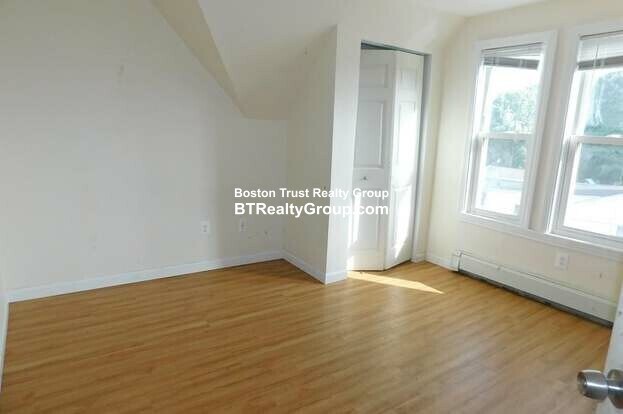 Building Photo - 49 Boyden St