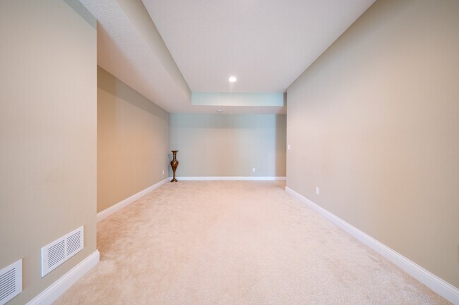 Building Photo - 727 Aster Rd