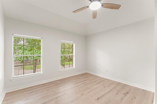 Building Photo - 22 Rillwood Pl