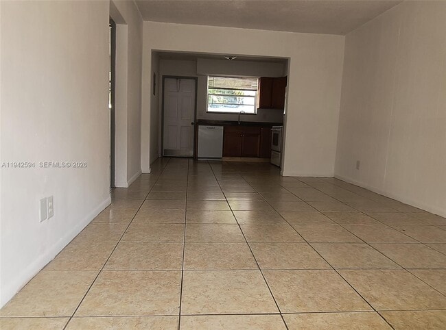 Building Photo - 4900 SW 28th Terrace