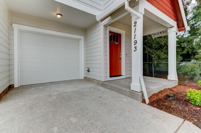Building Photo - Air Conditioning! Beautiful Newer Construction Home!  3 Master Bedrooms!