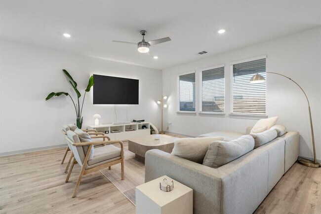 Building Photo - 217 Cupreata Ln