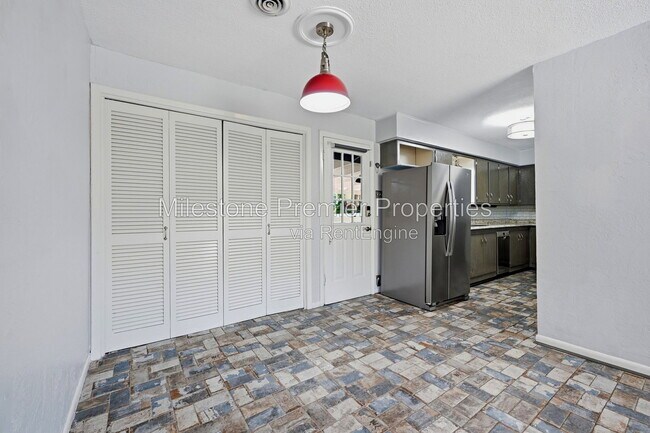 Building Photo - 101 Lakewood Ln