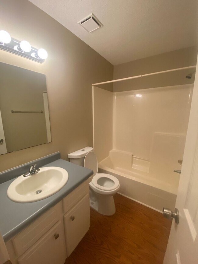 Building Photo - Beautiful 2 Story Home, Centrally Located in a Quiet Neighborhood! *1/2 OFF 1st Month's Rent!*