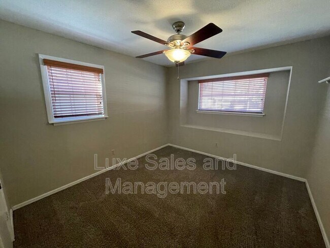 Building Photo - 1116 Harrington Dr
