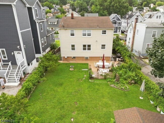 Building Photo - 416 S Valley Rd
