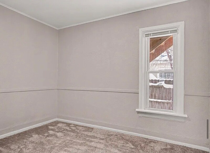 Building Photo - 1325 Buffalo Ave NE