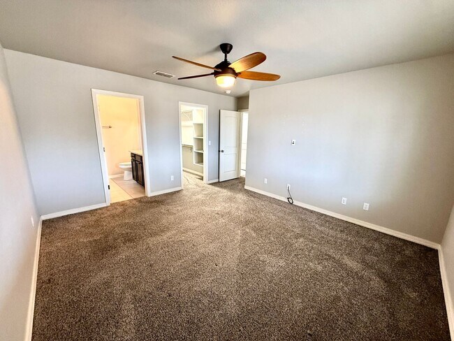 Building Photo - Stylish 3BR Home in Cerbat Vistas | Split Floor Plan, Covered Patio & 2-Car Garage!